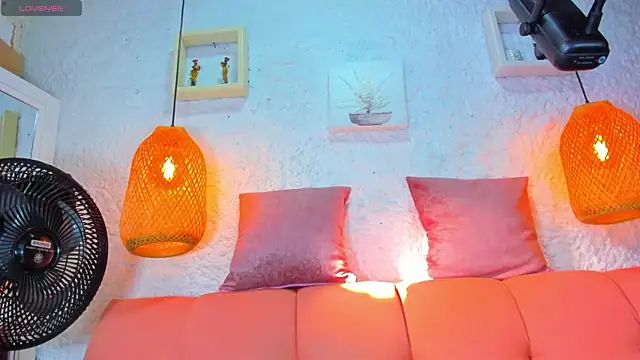 Snapshot of emiily_s chatting on 29, 9, 2025 emiily s online show from 29, 9, 2025