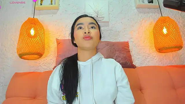 Snapshot of emiily_s chatting on 2, 10, 2025 emiily s online show from 2, 10, 2025