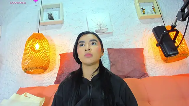 Snapshot of emiily_s chatting on 15, 10, 2025 emiily s online show from 15, 10, 2025