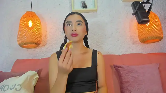 Snapshot of emiily_s chatting on 12, 11, 2025 emiily s online show from 12, 11, 2025