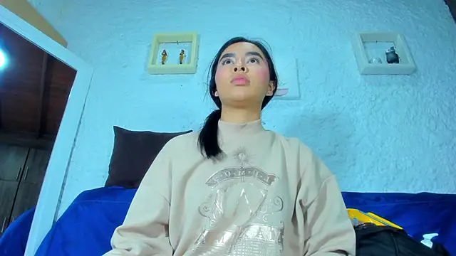 Snapshot of emiily_s chatting on 12, 3, 2025 emiily s online show from 12, 3, 2025