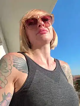 haileyhope  online show from 30, 4, 2026