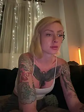 haileyhope  online show from 17, 6, 2026