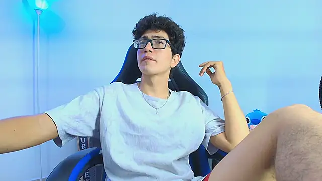 TylerWhite  online show from 23, 9, 2025