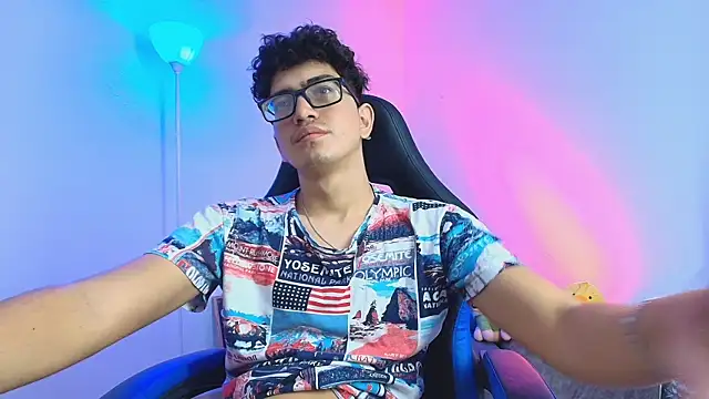 TylerWhite  online show from 18, 12, 2025