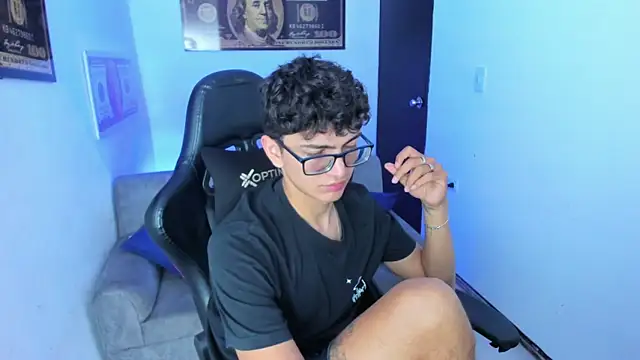 TylerWhite  online show from 8, 3, 2025