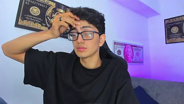 TylerWhite  online show from 12, 3, 2025