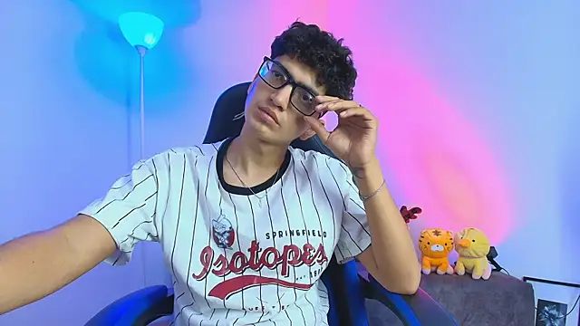 TylerWhite  online show from 14, 12, 2025