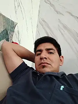 Snapshot of latino17 chatting on 1, 12, 2025 latino17 online show from 1, 12, 2025