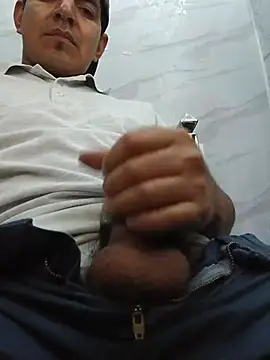 Snapshot of latino17 chatting on 28, 11, 2025 latino17 online show from 28, 11, 2025