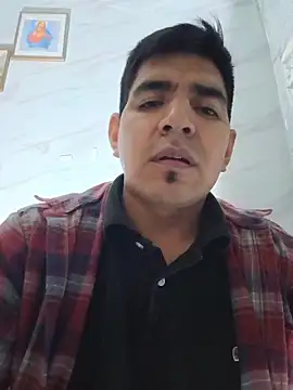 Snapshot of latino17 chatting on 16, 11, 2025 latino17 online show from 16, 11, 2025