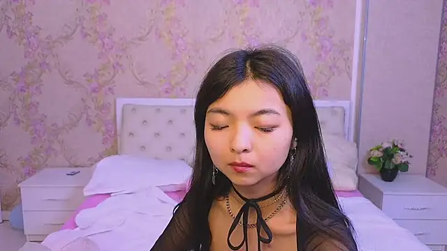 Shy Kira online show from 3, 2, 2025