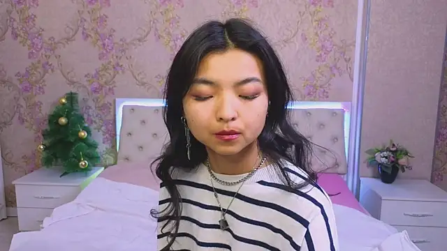 Shy Kira online show from 7, 1, 2025