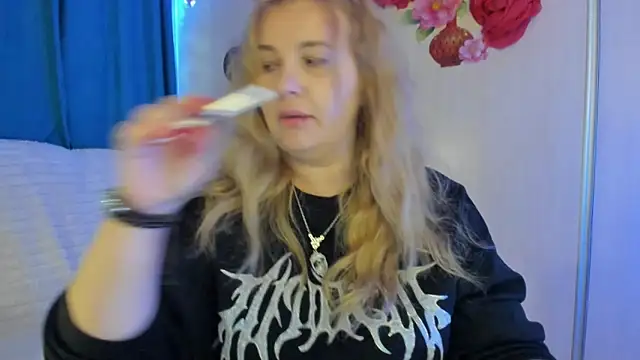 CoraSwon online show from 2, 10, 2025