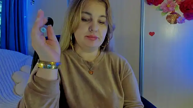 CoraSwon online show from 25, 11, 2025