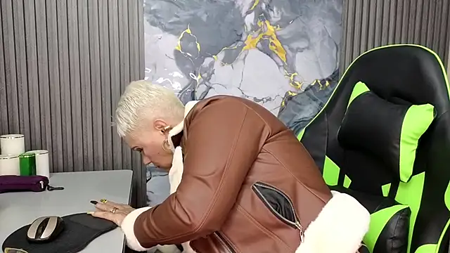 GianellaCox  online show from 19, 2, 2026