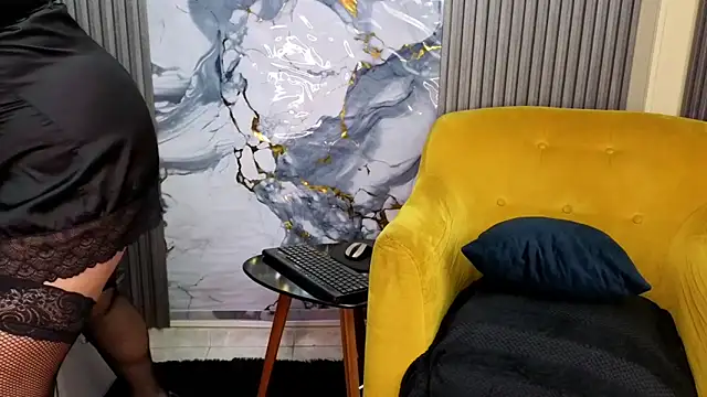 GianellaCox  online show from 16, 2, 2026