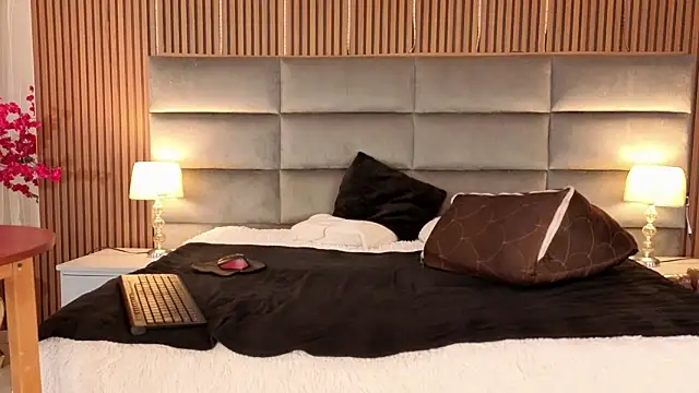 GianellaCox  online show from 3, 10, 2025