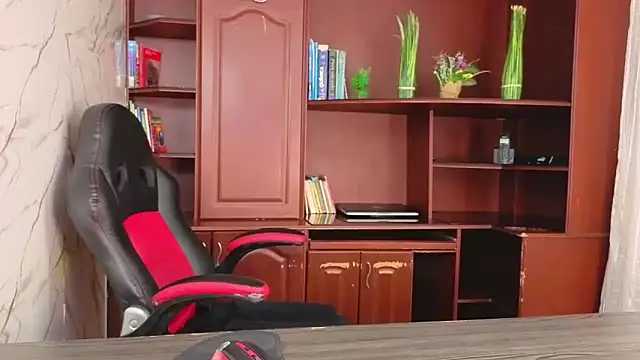 GianellaCox  online show from 9, 9, 2025