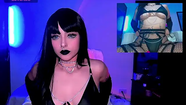 HollyDominic online show from 28, 2, 2025