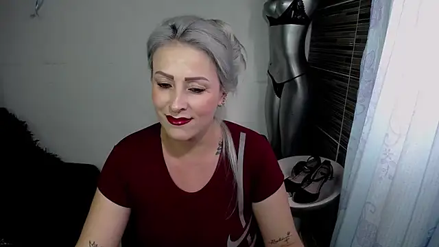 Snapshot of Emma_Rizzoo chatting on 5, 5, 2026 Emma Rizzoo online show from 5, 5, 2026