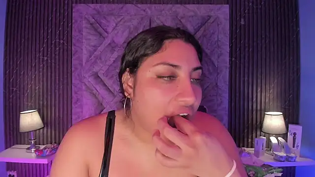 Snapshot of CANDYGABYY chatting on 23, 11, 2025 CANDYGABYY online show from 23, 11, 2025