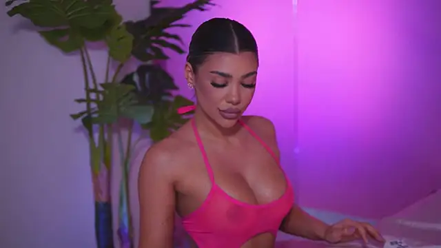 NatyDesiree online show from 6, 3, 2025