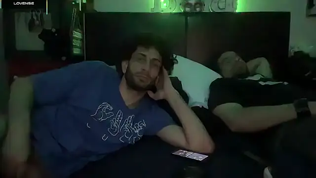 pantslesstraveler plt online show from 17, 11, 2025