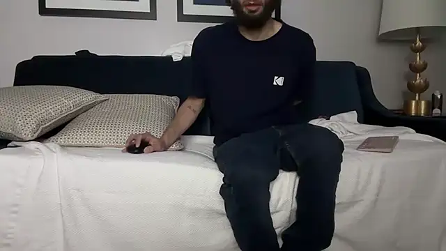 pantslesstraveler plt online show from 28, 10, 2025