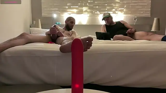 pantslesstraveler plt online show from 8, 1, 2026