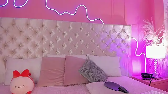 Alaia Manson online show from 7, 10, 2025