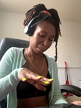 LeyaHoneybuns online show from 19, 11, 2025