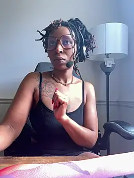 LeyaHoneybuns online show from 17, 3, 2025