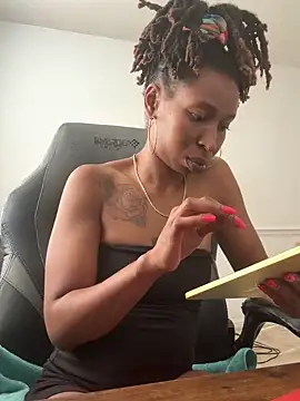 LeyaHoneybuns online show from 20, 10, 2025