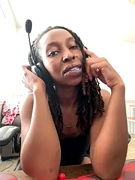 LeyaHoneybuns online show from 27, 10, 2025