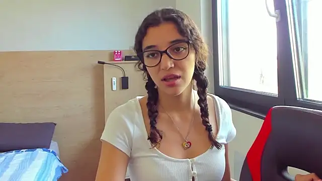 uniquerossie online show from 7, 10, 2025