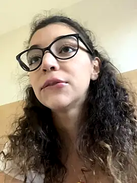 uniquerossie online show from 4, 11, 2025