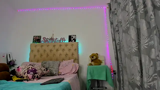 Snapshot of shantallhotxx chatting on 7, 10, 2025 shantallhotxx online show from 7, 10, 2025