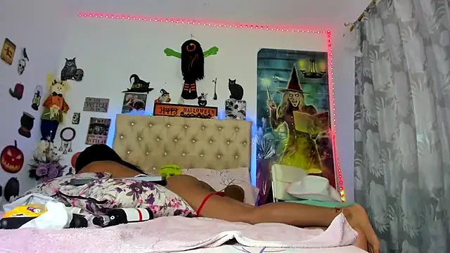 Snapshot of shantallhotxx chatting on 23, 10, 2025 shantallhotxx online show from 23, 10, 2025