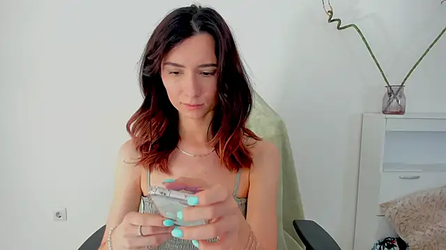 crystalnut online show from 10, 9, 2025