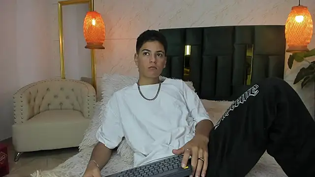 Snapshot of Levy_Steve chatting on 13, 11, 2025 Levy Steve online show from 13, 11, 2025