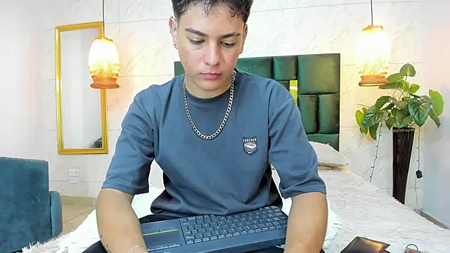 Snapshot of Levy_Steve chatting on 12, 9, 2025 Levy Steve online show from 12, 9, 2025