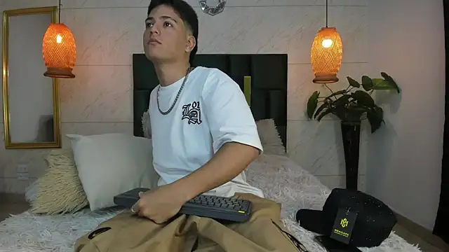 Snapshot of Levy_Steve chatting on 5, 11, 2025 Levy Steve online show from 5, 11, 2025