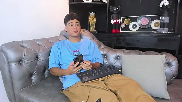 Snapshot of Levy_Steve chatting on 27, 2, 2025 Levy Steve online show from 27, 2, 2025