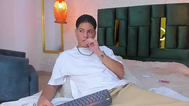 Snapshot of Levy_Steve chatting on 19, 10, 2025 Levy Steve online show from 19, 10, 2025