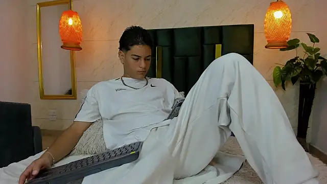 Snapshot of Levy_Steve chatting on 12, 10, 2025 Levy Steve online show from 12, 10, 2025