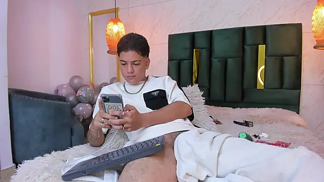 Snapshot of Levy_Steve chatting on 16, 10, 2025 Levy Steve online show from 16, 10, 2025