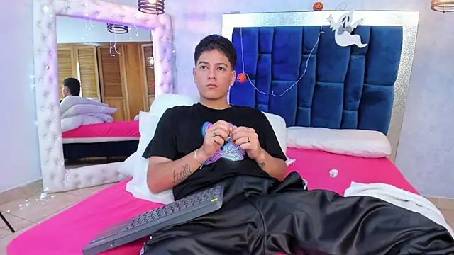 Snapshot of Levy_Steve chatting on 3, 11, 2025 Levy Steve online show from 3, 11, 2025