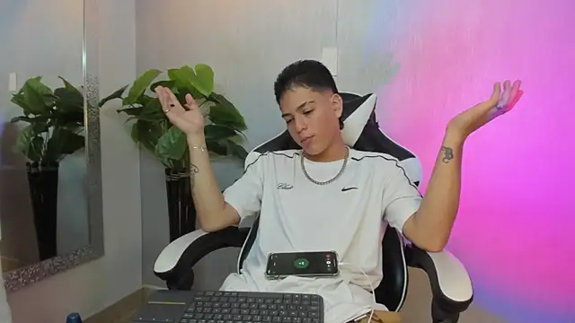 Snapshot of Levy_Steve chatting on 24, 11, 2025 Levy Steve online show from 24, 11, 2025