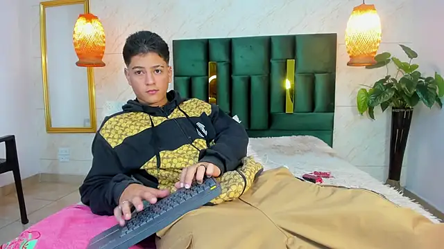 Snapshot of Levy_Steve chatting on 25, 10, 2025 Levy Steve online show from 25, 10, 2025